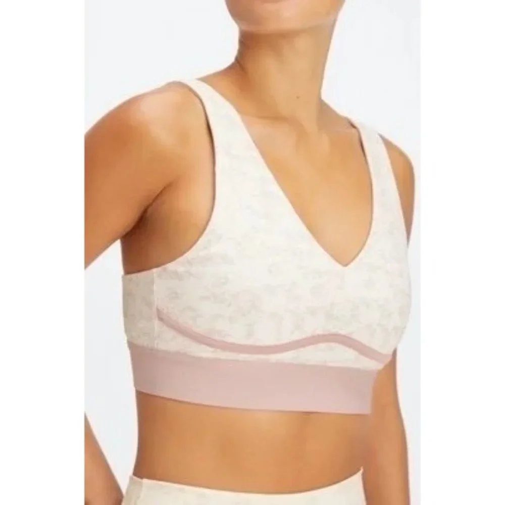 New Fabletics All Day Every Day Bra Size Medium Sports Bra - Picture 5 of 7